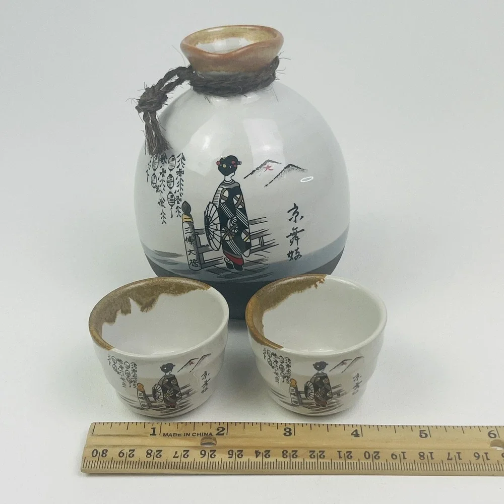 Tokkuri Sake‎ Bottle and Ochoko Sake Tea Cup Handpainted Geisha Design